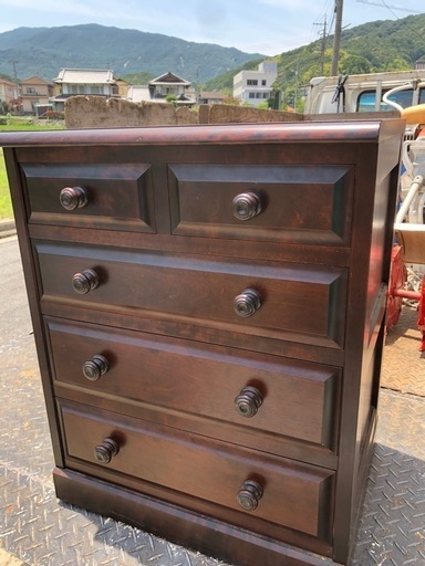中古　北海道民芸家具　直線的なフォルムとシックな色合いが美しいサイドチェスト 北海道民芸家具 直線的なフォルムとシックな色合いが美しいサイドチェスト
