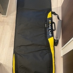 サーフボード2枚、ハードケース2つの画像