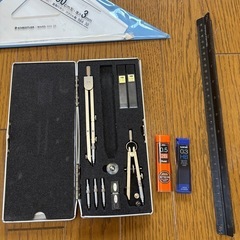 9月末で終了【お値段相談OK】製図道具セットの画像