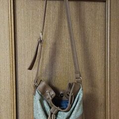 巾着型のショルダーバッグの画像