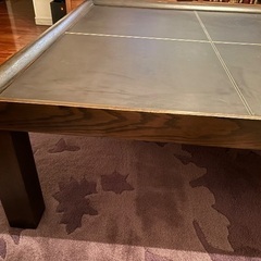 正方形センターテーブル100x100x35cm テーブル台は革張り、4本脚の画像