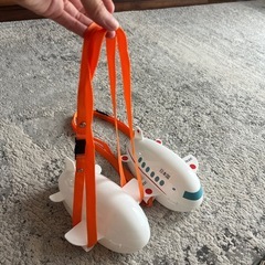 弁当箱みたいな飛行機型ケースの画像