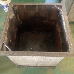 期間限定　9日まで　堅牢鉄箱！鉄屑　切り粉　スクラップ入れに最適の画像