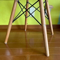 イームズキッズ　テーブルの画像