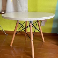 イームズキッズ　テーブルの画像