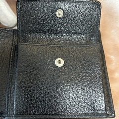 グッチ二つ折り財布折財布コンパクトウォレットさいふサイフ小銭入れ付き黒色系イタリア製メンズ男性用紳士ユニセックス男女兼用レディースの画像