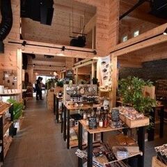 ホールスタッフ（ログハウスのレストラン、物販販売）の画像
