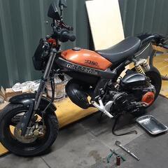 スズキ ストリートマジック50 カスタム多数 2ストの画像