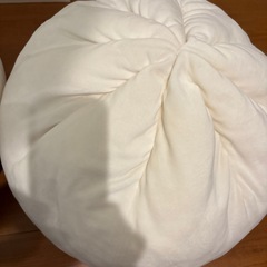 ニトリ　肉まんクッション二個の画像