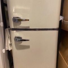 レトロ冷蔵庫の画像