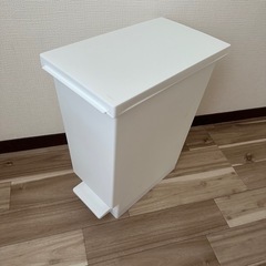 ニトリ ゴミ箱 30Lの画像