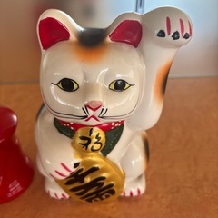 招き猫と、POST貯金箱の画像