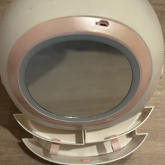 ライト付き化粧品収納箱の画像