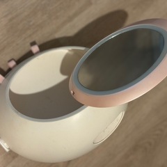 ライト付き化粧品収納箱の画像