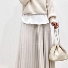 【新品】GU フェイクレザープリーツスカートの画像