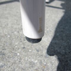 丸テーブル　φ600　H700　薄い木目　1本補強無しの画像
