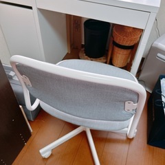 IKEAミッケ　デスクとチェアセット　説明書ありの画像
