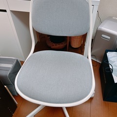 IKEAミッケ　デスクとチェアセット　説明書ありの画像