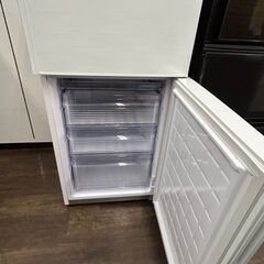 【リユ-スのサカイ広島石内店】ジモティ割！/２ドア冷蔵庫/シャ-プ/2023年製/クリ-ニング済み/HG-7062/広島市 冷蔵庫　佐伯区 冷蔵庫　南区 冷蔵庫　西区 冷蔵庫　東区 冷蔵庫　中区 冷蔵庫　安佐南区 冷蔵庫　安佐北区 冷蔵庫　安芸区 冷蔵庫　府中町 冷蔵庫　海田町 冷蔵庫　熊野町 冷蔵庫　坂町 冷蔵庫　廿日市市 冷蔵庫の画像