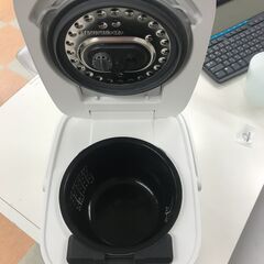 【ｼﾞｬﾝｸﾞﾙｼﾞｬﾝｸﾞﾙ金沢店】 東芝 炊飯ｼﾞｬｰ RC-6PXV 2025 動作確認／クリーニング済みの画像