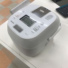 【ｼﾞｬﾝｸﾞﾙｼﾞｬﾝｸﾞﾙ金沢店】 東芝 炊飯ｼﾞｬｰ RC-6PXV 2025 動作確認／クリーニング済みの画像