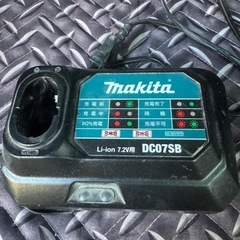 マキタ　ペン型インパクト用充電器&バッテリー の画像