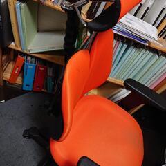 DUOREST オレンジ チェスト 椅子の画像