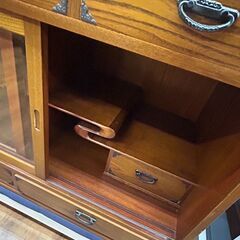 家具	【リユ-スのサカイ広島石内店】ジモティ割！ガラス引き戸棚/クリ-ニング済み/HG-7066/広島市 家具　佐伯区 家具　南区 家具　西区 家具　東区 家具　中区 家具　安佐南区 家具　安佐北区 家具　安芸区 家具　府中町 家具　海田町 家具　熊野町 家具　坂町 家具　廿日市市 家具の画像