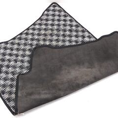 TOYOTA トヨタ FunCargo ファンカーゴ 系 KARO リア ゲート ラゲッジ マット since 1980 黒色 白色 チェック柄 模様 の画像