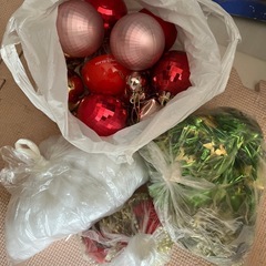 クリスマスツリー　飾り付きの画像