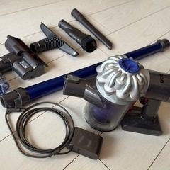Dyson ダイソン SV09 コードレス掃除機 セット 付属品多数 動作品の画像