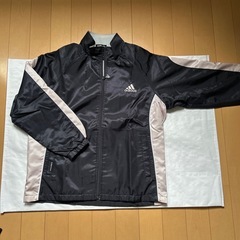 🌬️adidasウィンドブレーカー上下(130サイズ)の画像