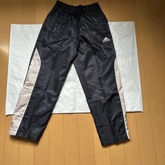 🌬️adidasウィンドブレーカー上下(130サイズ)の画像