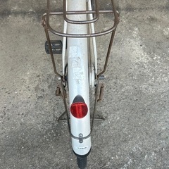 自転車と空気入れの画像