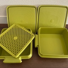 昭和レトロ　緑色タッパーウエア弁当箱 4段重ねの2段のみ　の画像