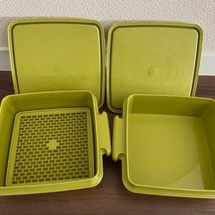 昭和レトロ　緑色タッパーウエア弁当箱 4段重ねの2段のみ　の画像