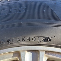205/60R16のブリヂストン製ブリザックVRX2スタッドレスタイヤとホイール4本セット。の画像