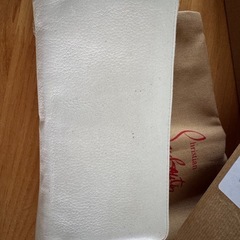ルブタンの長財布の画像