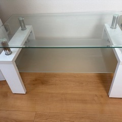 値下げ！ガラステーブルの画像