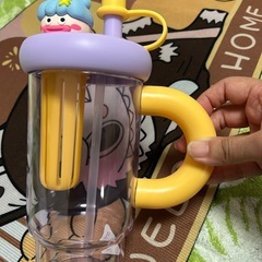 すっごく大きなコップの画像