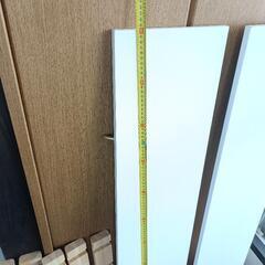 木材セット　白　化粧板２枚＋柱5本　棚製作　DIYの画像