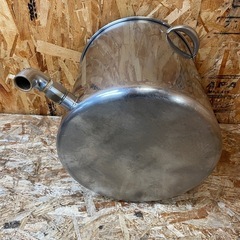 C(7446) 蛇口付き寸胴鍋 24L 両手鍋 スープ取りザル セット 両手付き ザル ラーメン ステンレス 業務用 厨房用 飲食店 店舗用 中古の画像