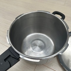 2024年12月購入数回使用 パール製　圧力鍋の画像