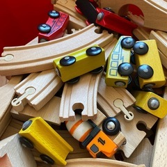 IKEA 木製電車の画像