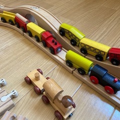 IKEA 木製電車の画像
