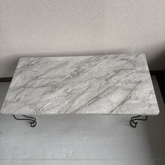 折りたたみテーブル　机の画像