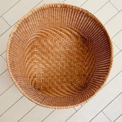 籐のカゴ　おまけ付きの画像