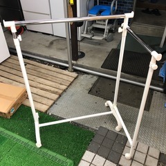 伸縮キャスター付き　ハンガーラックの画像