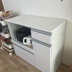 食器棚、キッチンボードの画像