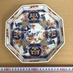 八角皿　九谷焼　丸喜陶苑　孔雀　花紋　1枚の画像
